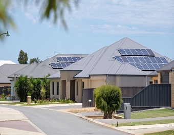 Las tarifas de instalación solar en tejados aumentan después de un mes récord en Australia