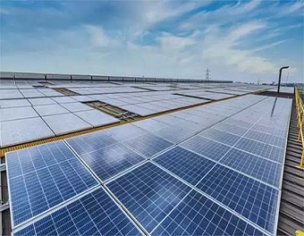 Las instalaciones solares en tejados del Reino Unido alcanzan un récord histórico